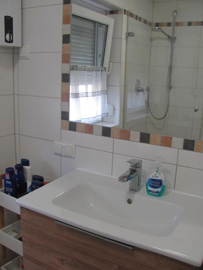 #1Gemuetliches Ruhiges Sonniges Balkonzimmer Mit Gemeinschaftsbad W-Lan Airport Nah Late Night Check In Haus Nr 9,5 Trunkelsberg 外观 照片